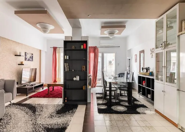 2Bd- Perfect Location With Square View