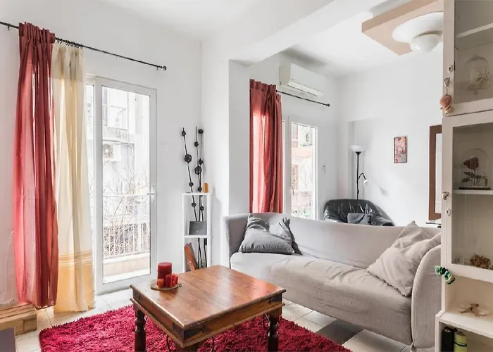 2Bd- Perfect Location With Square View