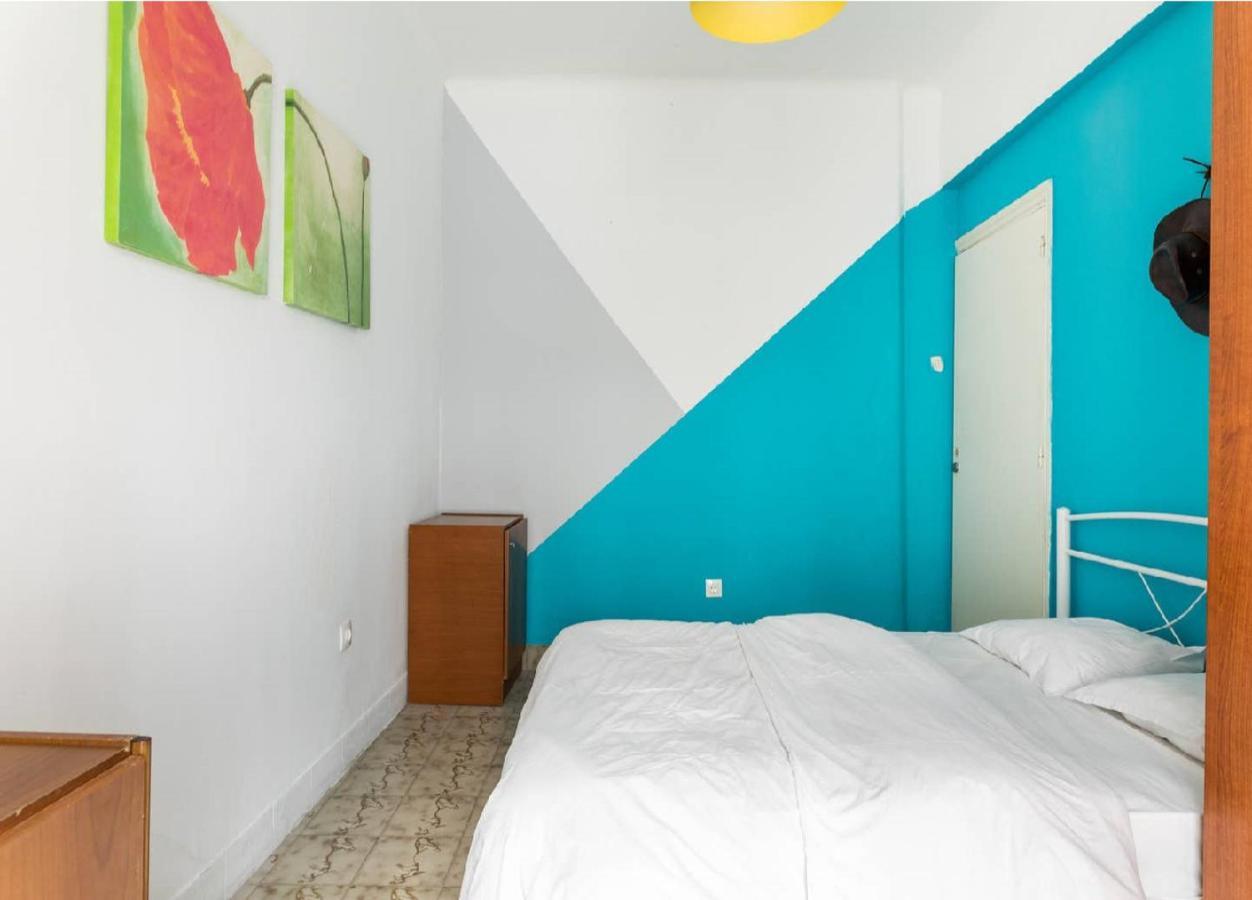 2bd- Perfect Location With Square View